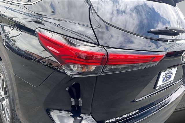 Used 2021 Toyota Highlander XLE FWD image 31