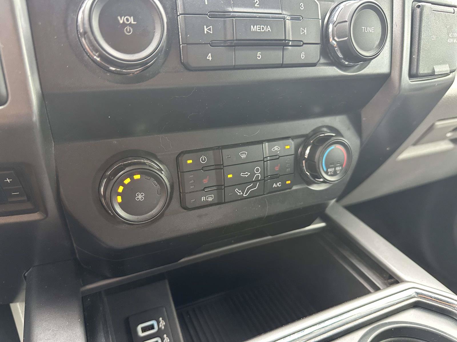 Certified 2019 Ford F250 XLT w/ XLT Premium Package AWD/4WD image 24