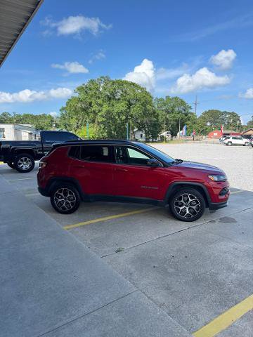 Used 2025 Jeep Compass Limited AWD/4WD image 4