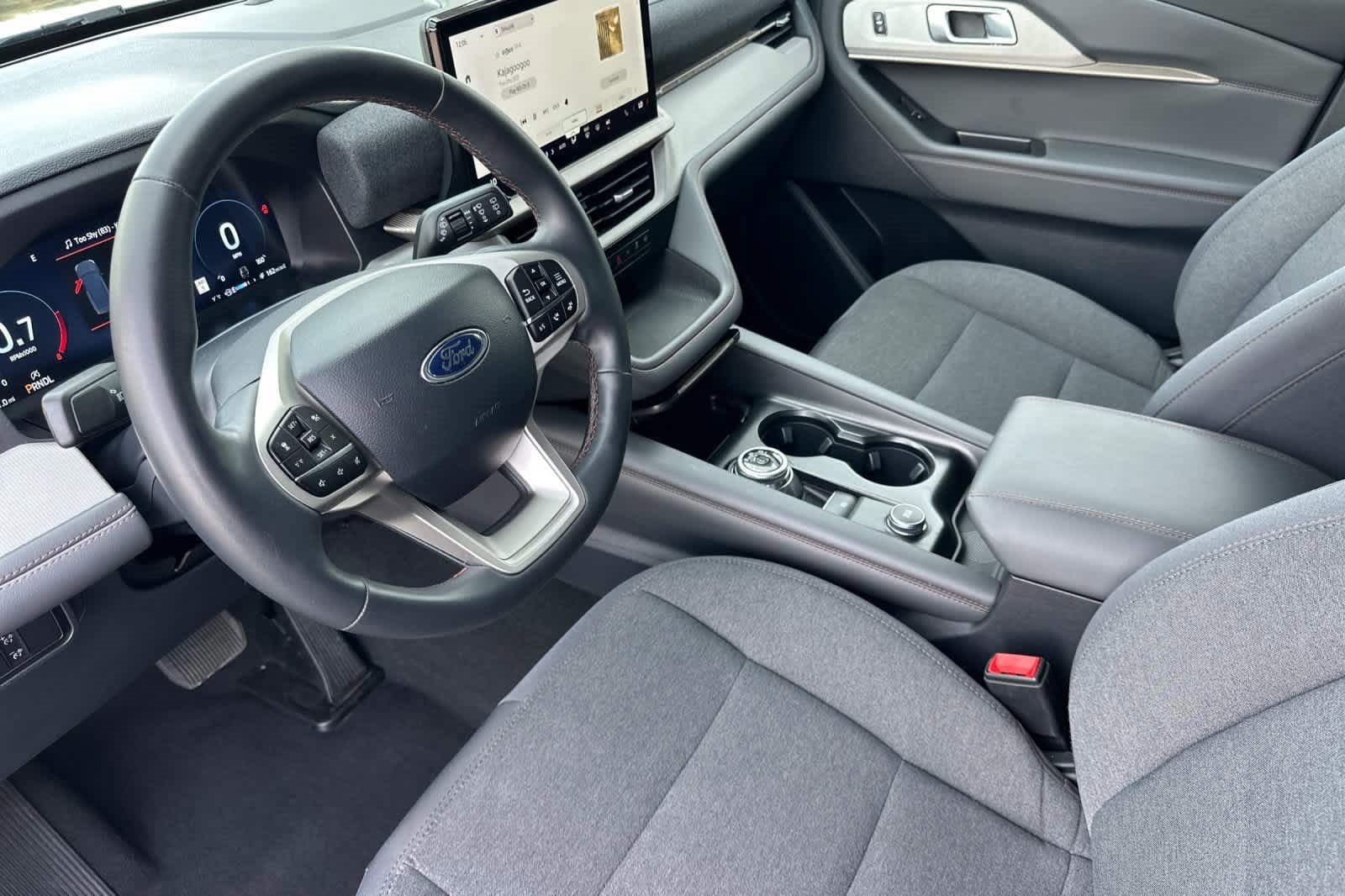 Certified 2025 Ford Explorer Active image 12