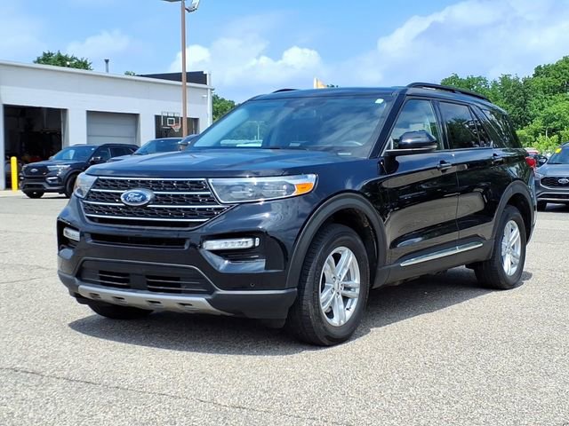 Certified 2023 Ford Explorer XLT w/ Equipment Group 202A AWD/4WD image 3