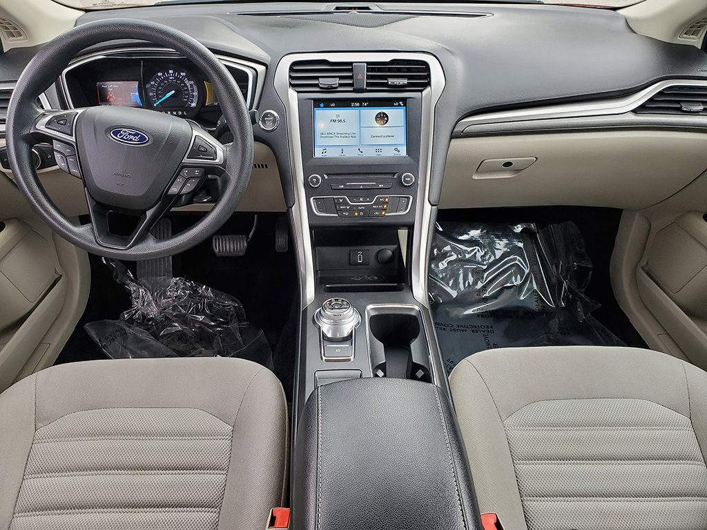 Certified 2017 Ford Fusion SE w/ Fusion SE Technology Package FWD image 15