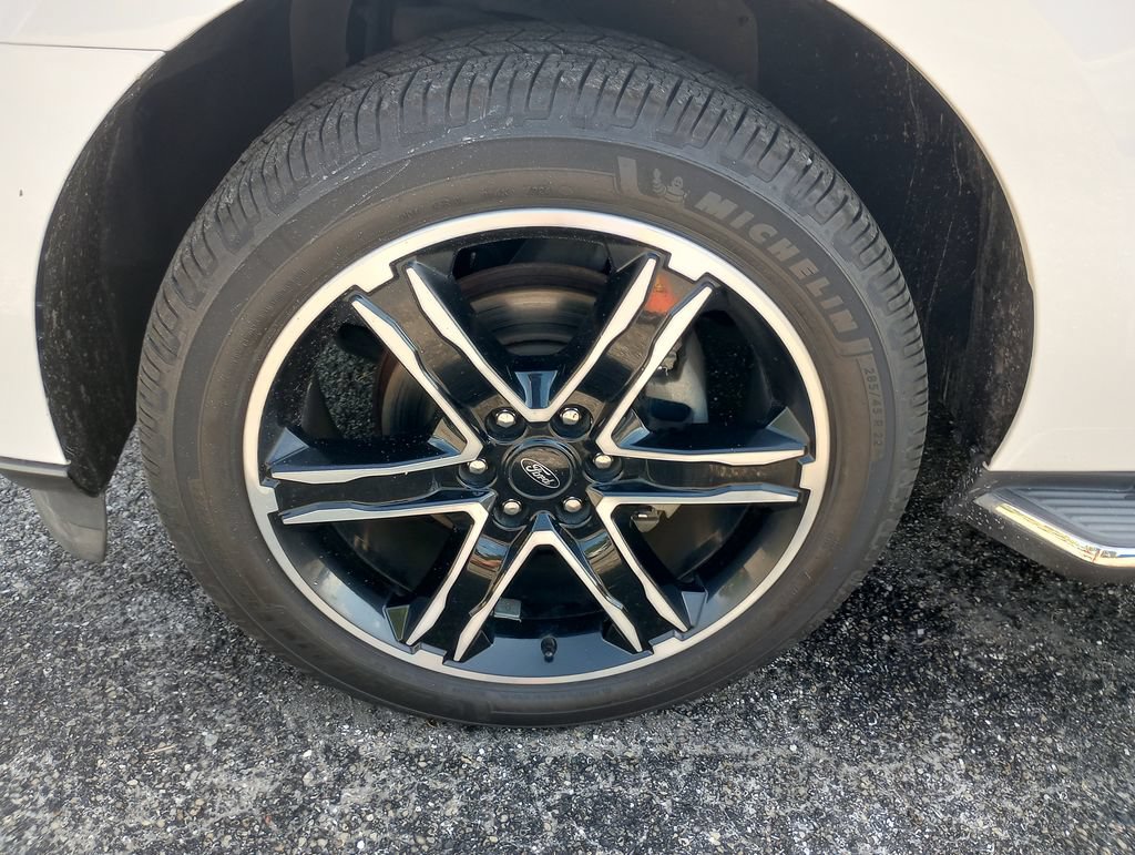Certified 2018 Ford Expedition XLT w/ Equipment Group 202A RWD image 10