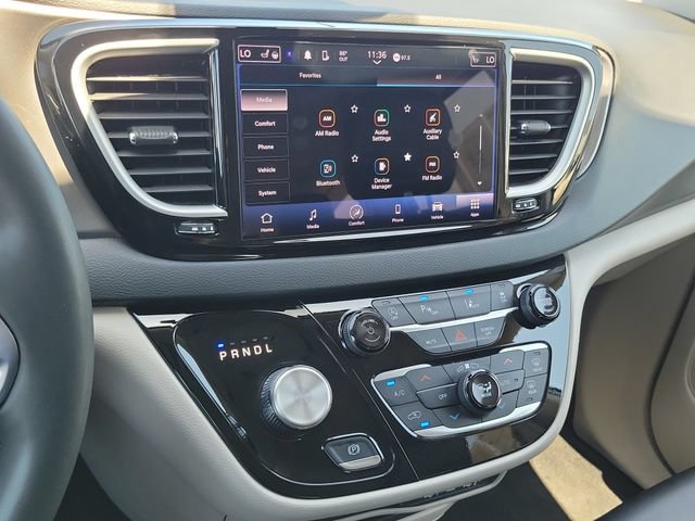 Used 2024 Chrysler Pacifica Touring-L FWD image 22