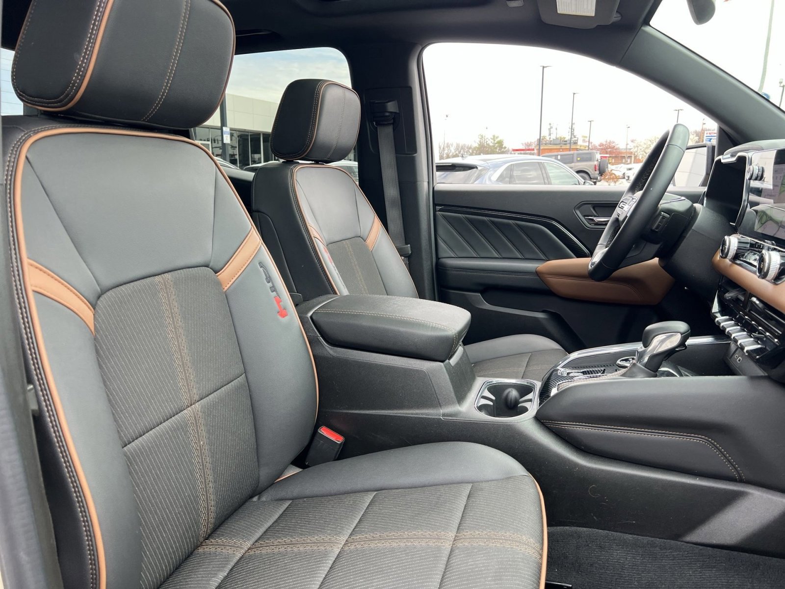 Used 2023 GMC Canyon AT4 image 27