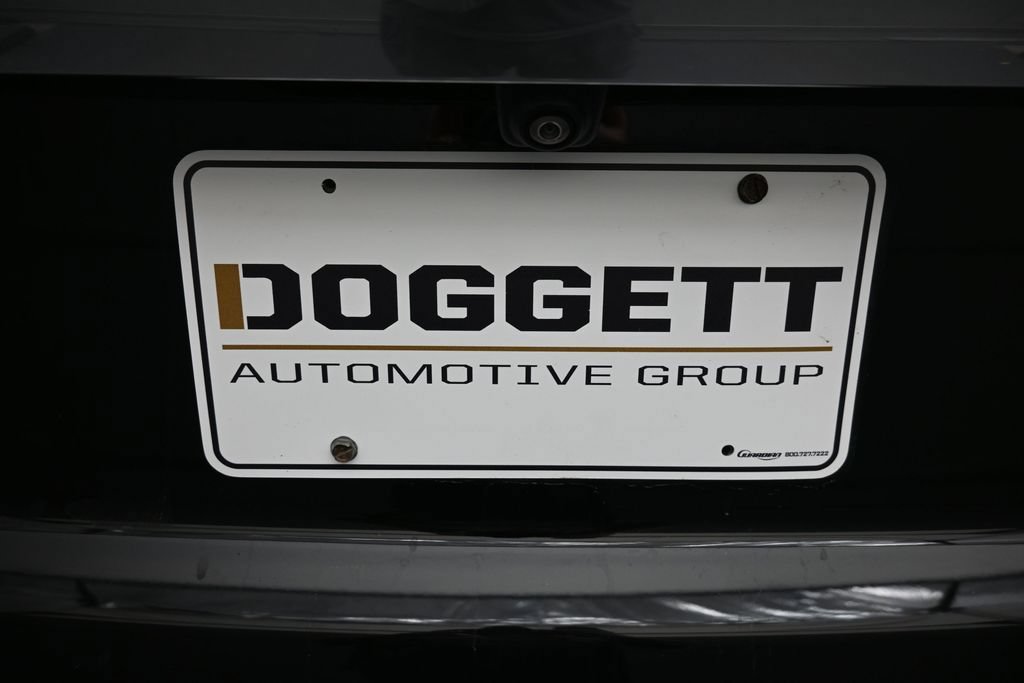 Used 2023 GMC Yukon Denali RWD image 2