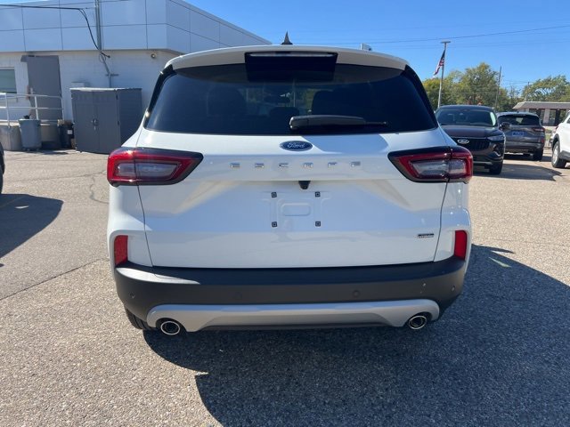 Certified 2025 Ford Escape SE image 3