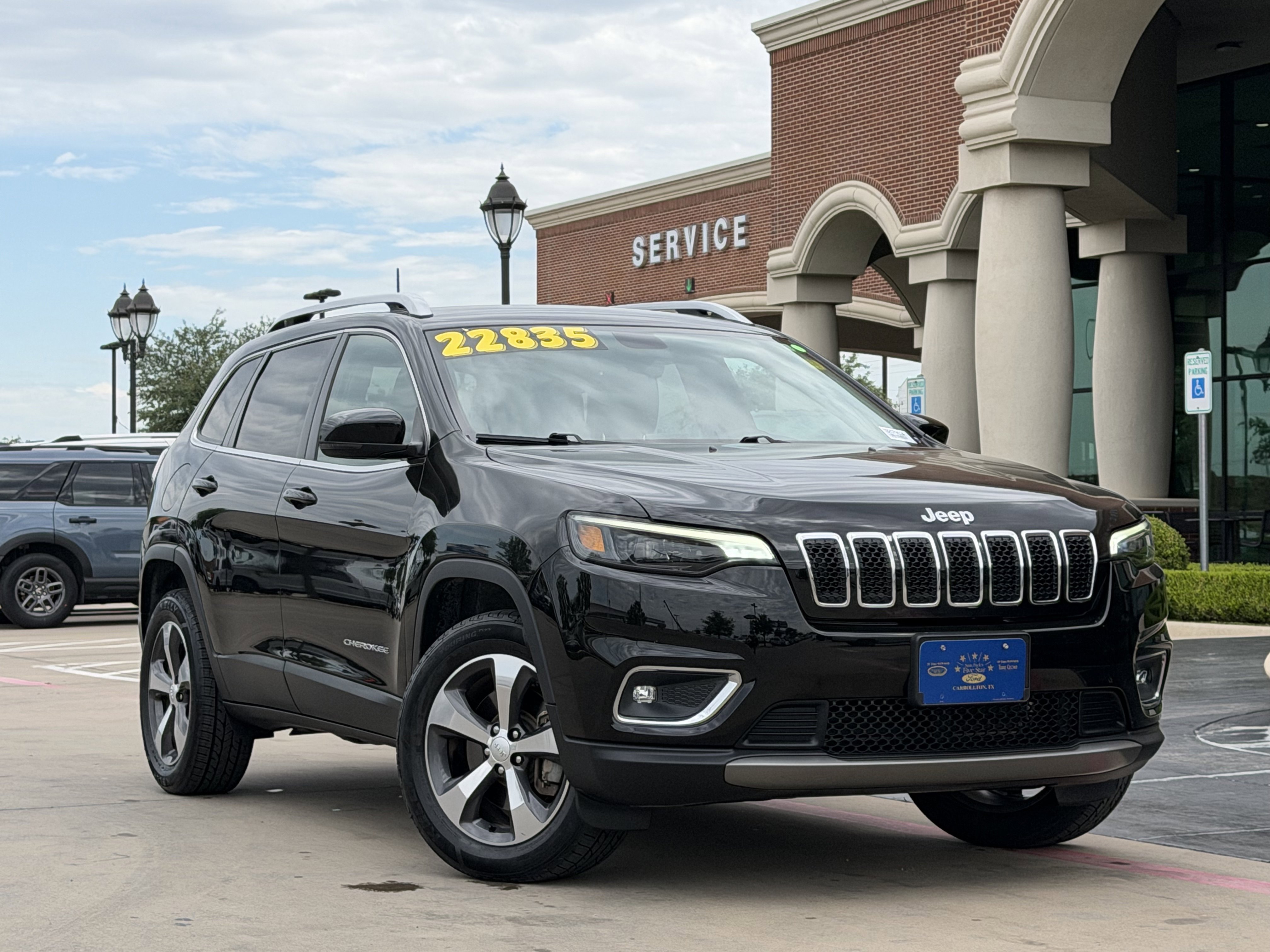 Used 2019 Jeep Cherokee Limited AWD/4WD image 1