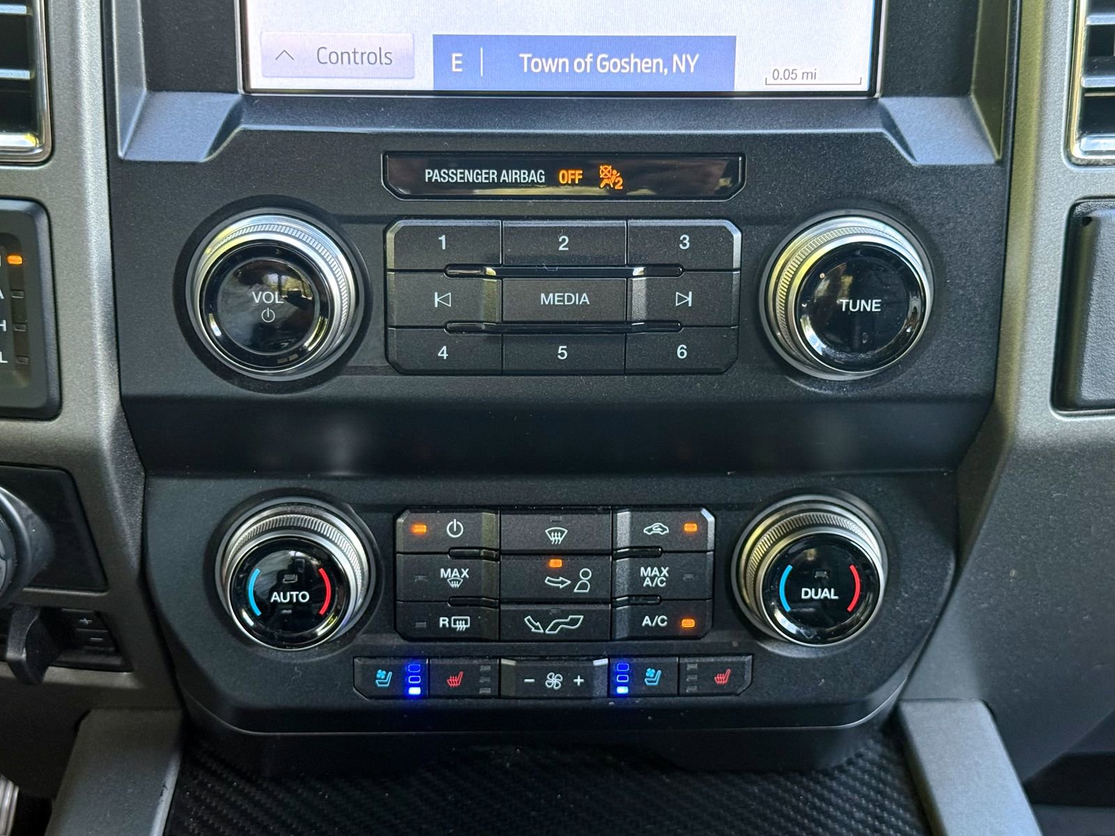 Certified 2019 Ford F150 Raptor w/ Equipment Group 802A Luxury AWD/4WD image 29
