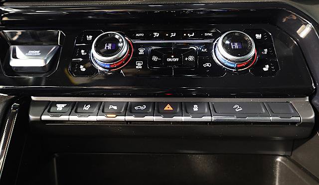 Used 2025 GMC Sierra 2500 AT4 w/ Max Trailering Package image 15