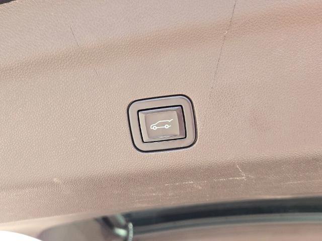 Used 2022 GMC Yukon SLT w/ SLT Premium Package image 18