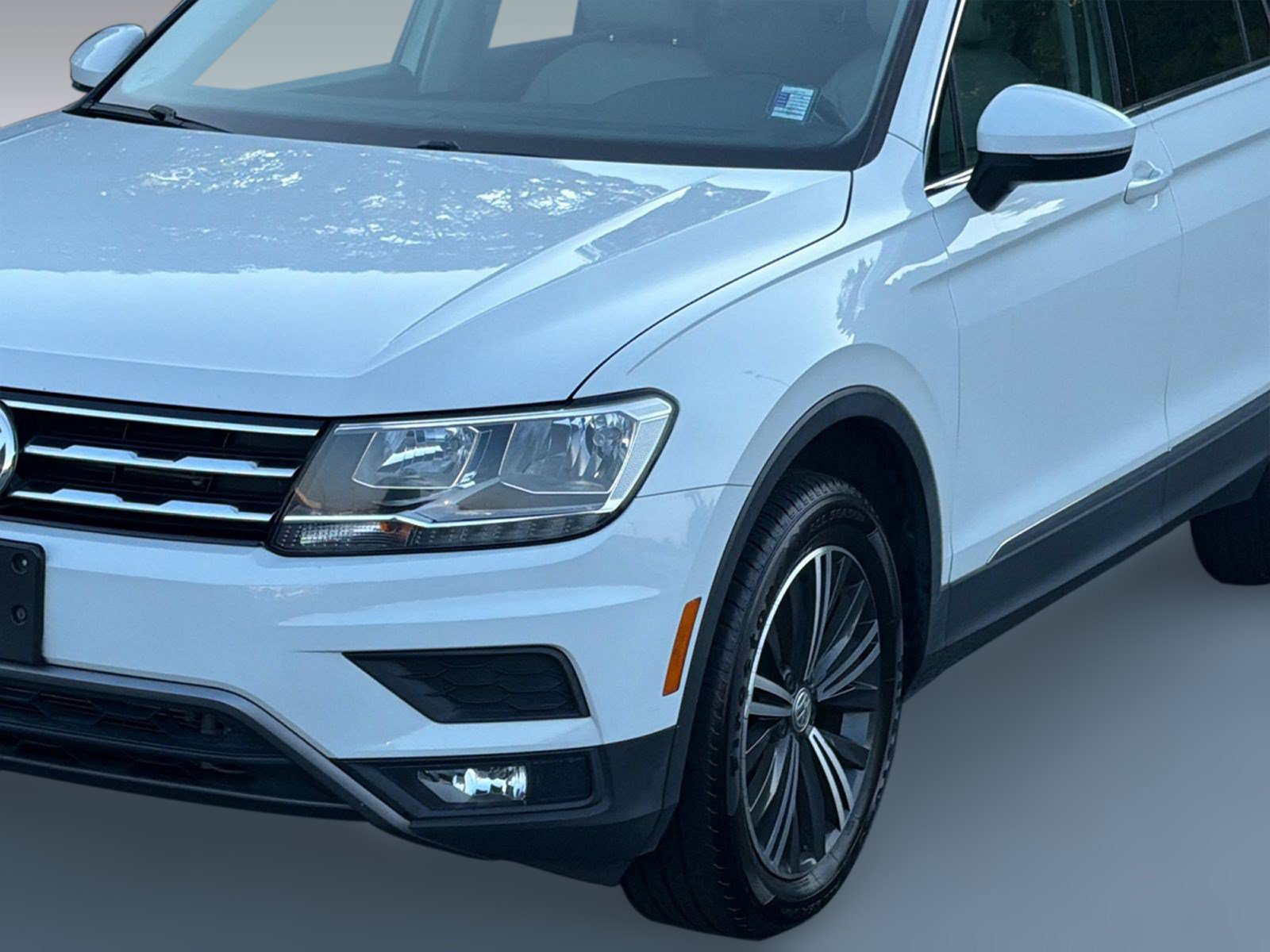 Used 2018 Volkswagen Tiguan SEL FWD image 25