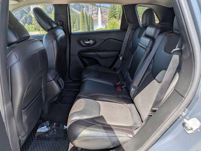 Used 2017 Jeep Cherokee Trailhawk w/ Comfort & Convenience Group AWD/4WD image 19