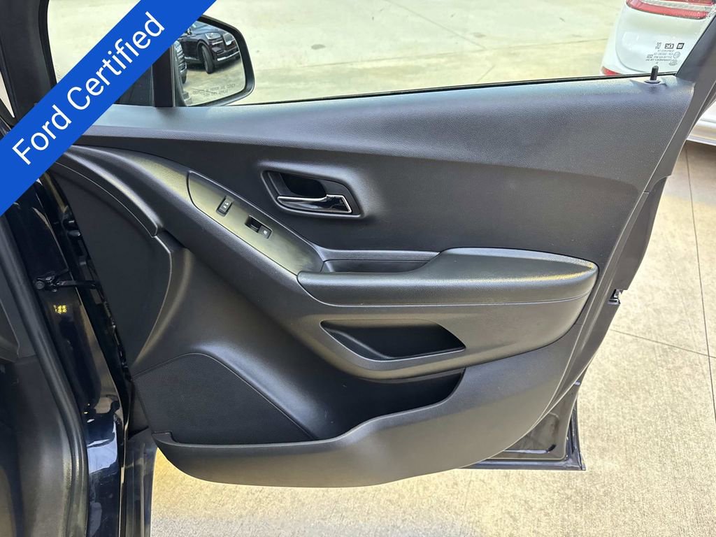 Used 2021 Chevrolet Trax LS w/ Tint and Cruise Package image 15