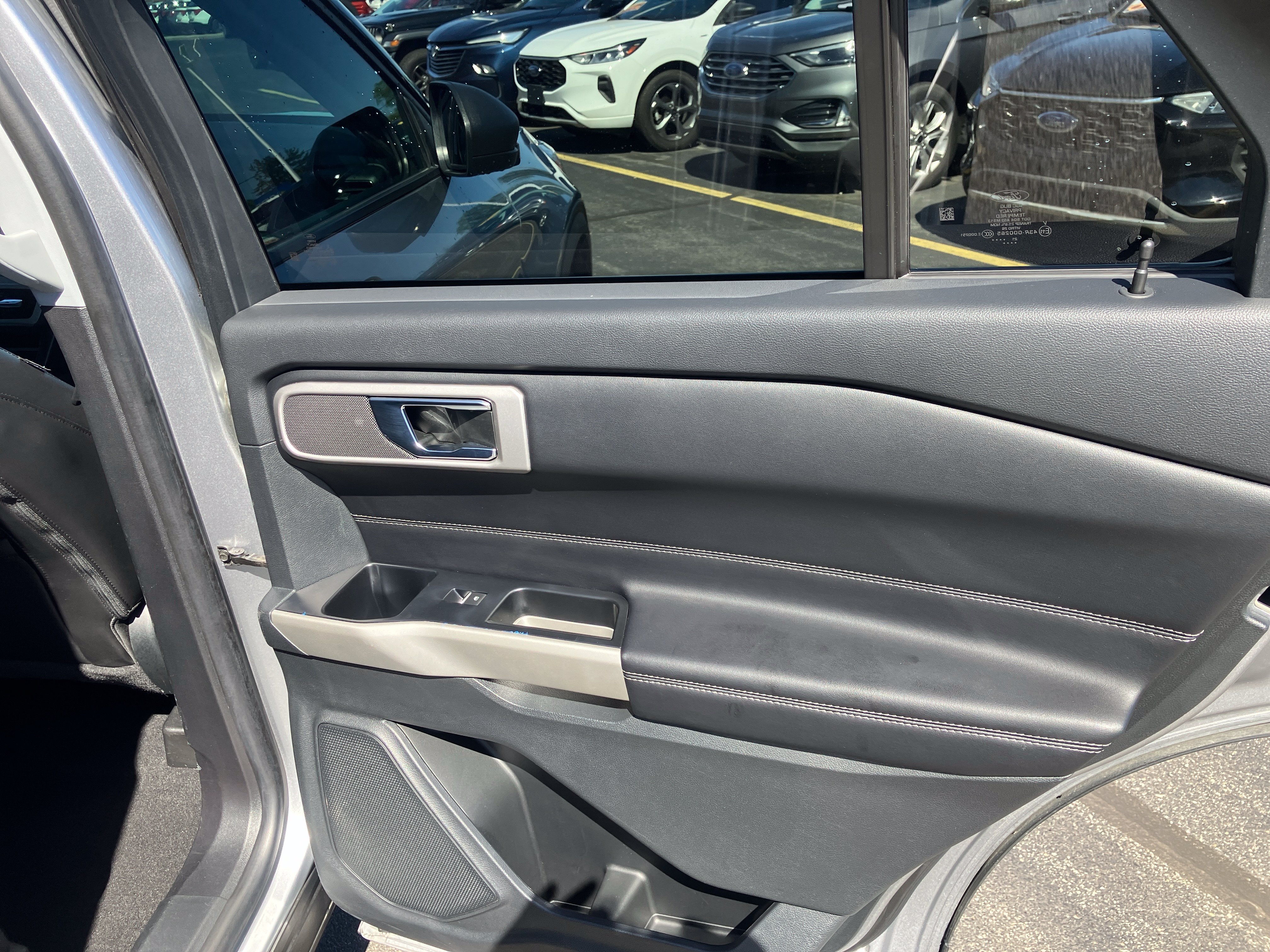 Certified 2021 Ford Explorer XLT w/ Equipment Group 202A AWD/4WD image 11