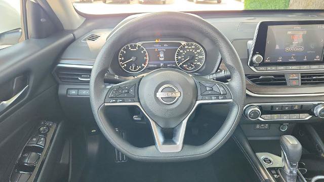 Used 2023 Nissan Altima 2.5 SV FWD image 23