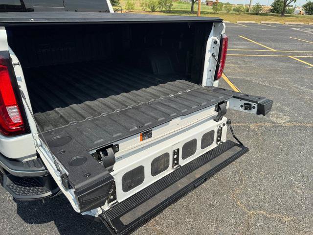Used 2025 GMC Sierra 1500 SLT w/ SLT Premium Plus Package AWD/4WD image 17