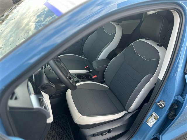 Used 2025 Volkswagen Taos SE image 12