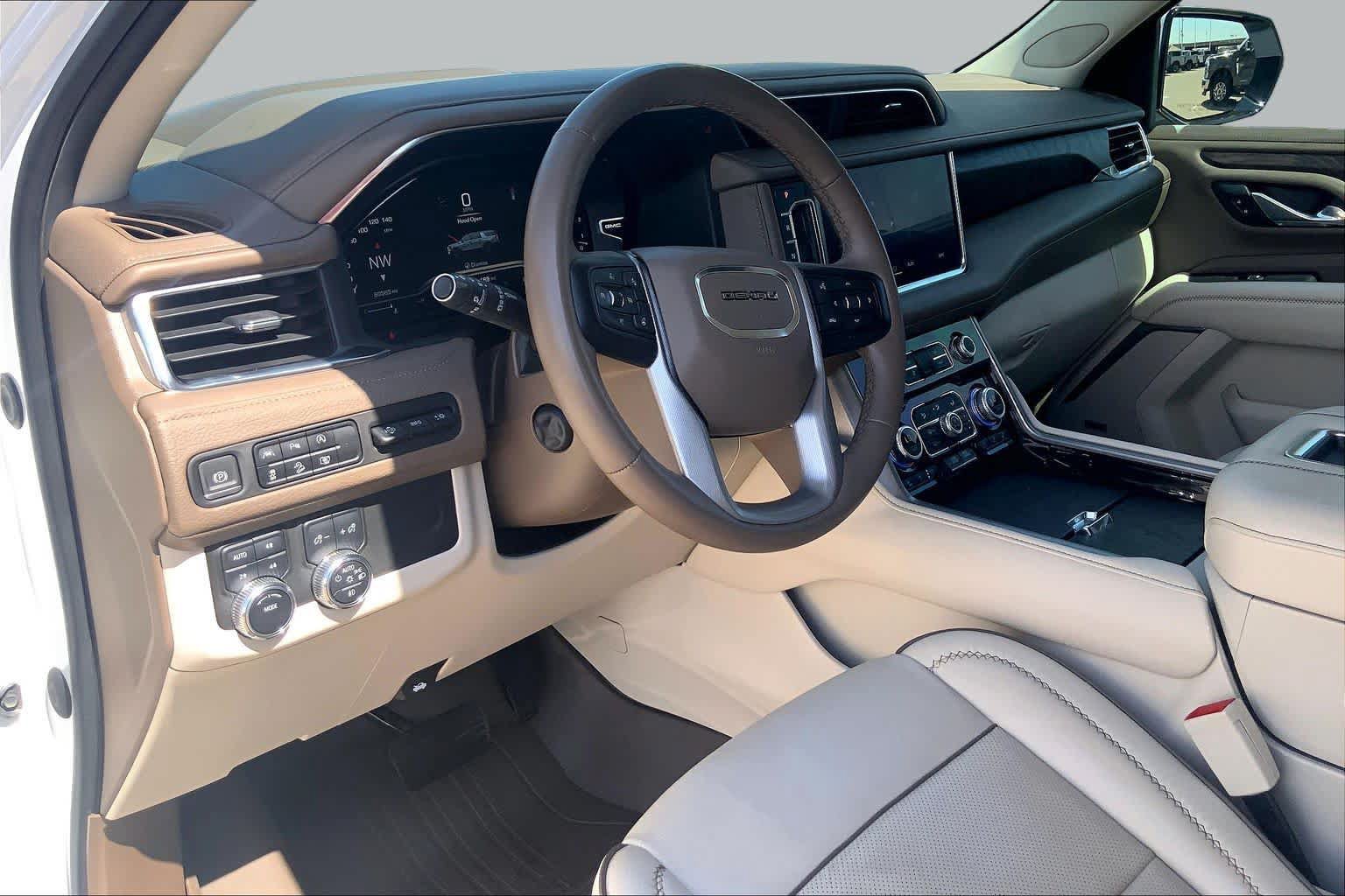 Used 2023 GMC Yukon Denali AWD/4WD image 18