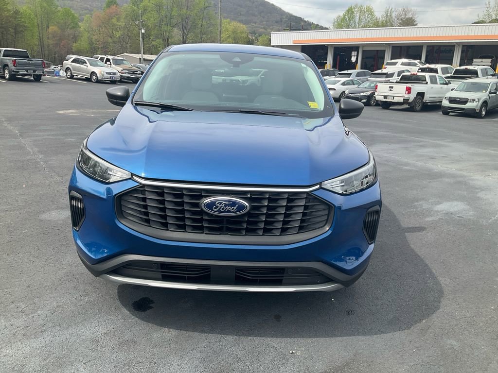 Certified 2023 Ford Escape Active w/ Cold Weather Package FWD image 2