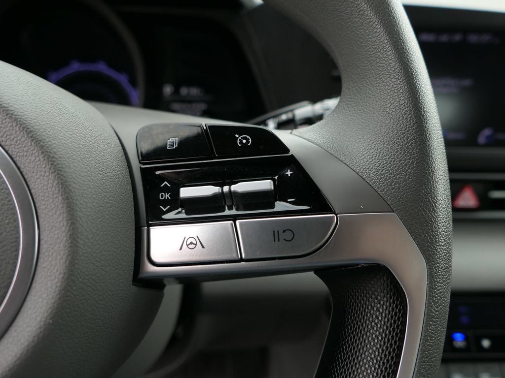 Used 2023 Hyundai Elantra Blue FWD image 17