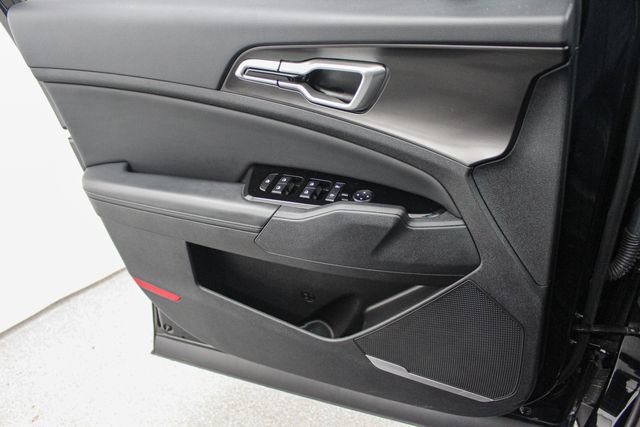Used 2025 Kia Sportage EX FWD image 15
