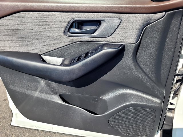 Used 2023 Nissan Rogue S FWD image 13