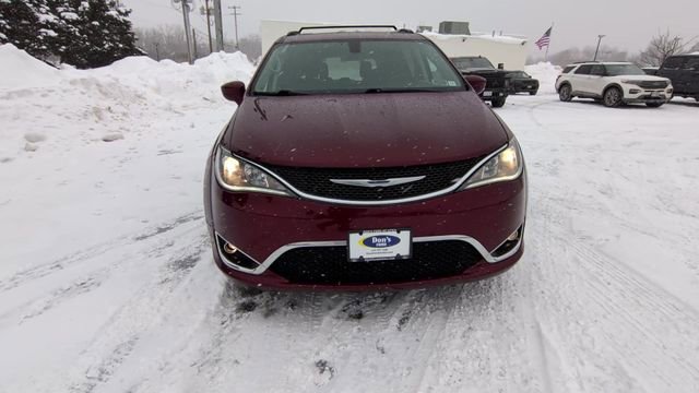Used 2017 Chrysler Pacifica Touring-L image 3