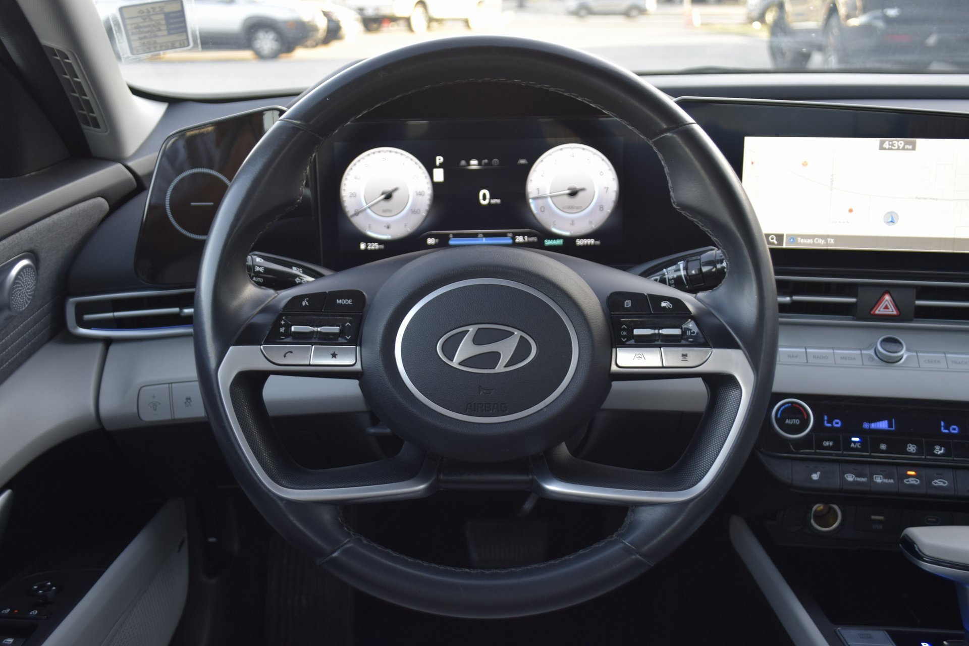 Used 2024 Hyundai Elantra Limited image 12