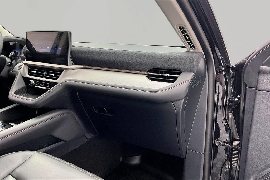 Certified 2025 Ford Explorer Active w/ Active Comfort Package AWD/4WD image 17