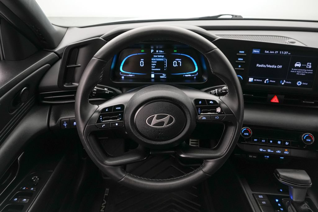 Used 2025 Hyundai Elantra Sport FWD image 13