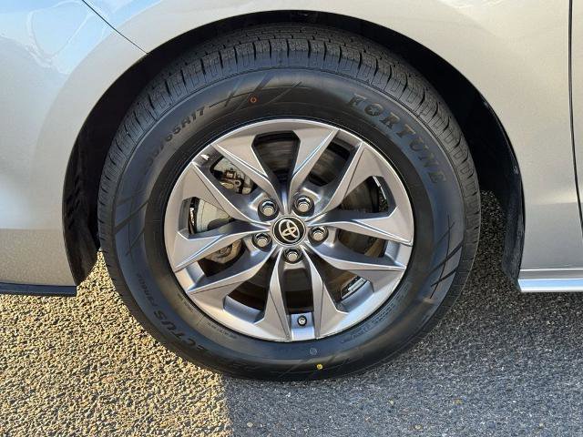 Used 2021 Toyota Sienna LE image 10