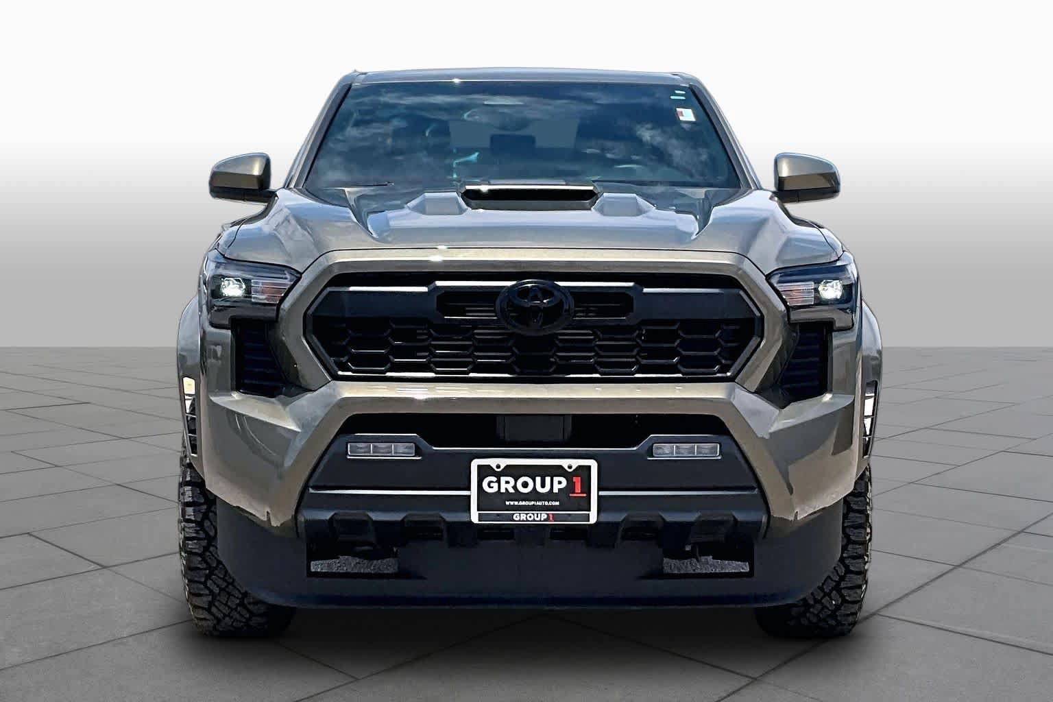 Used 2025 Toyota Tacoma TRD Sport AWD/4WD image 4