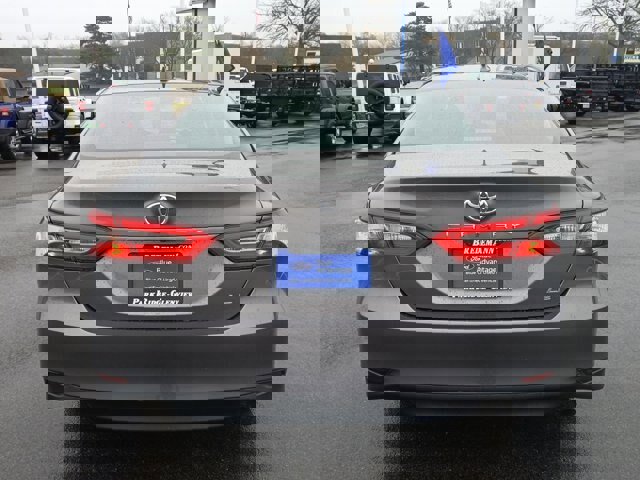 Used 2019 Toyota Camry LE FWD image 3