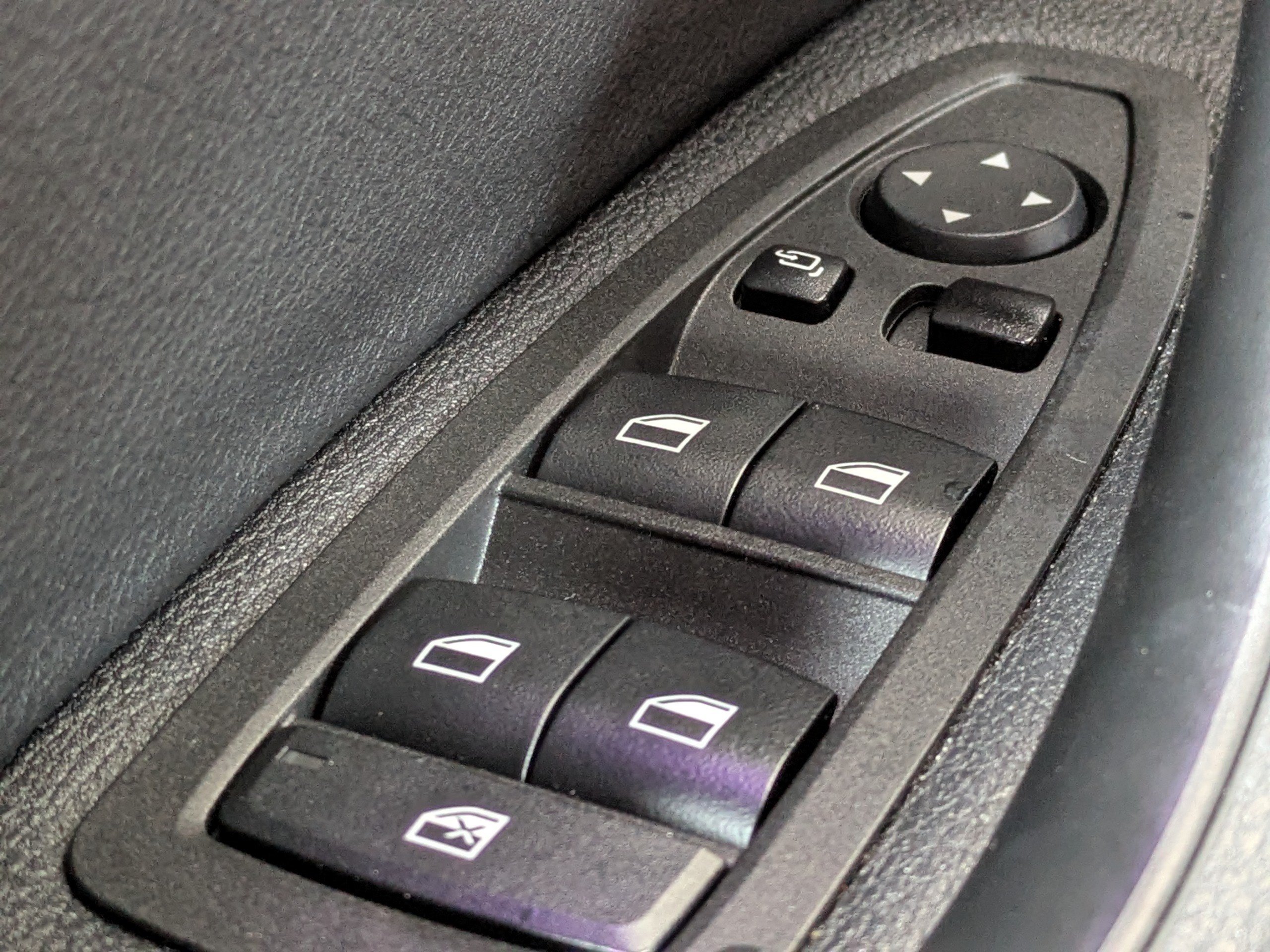 Used 2018 BMW X2 sDrive28i w/ Convenience Package FWD image 24