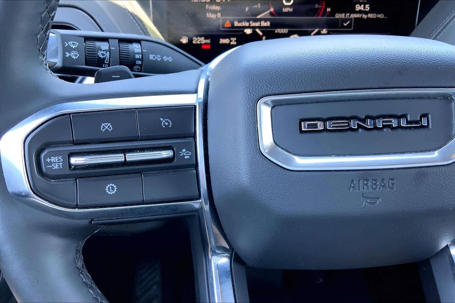Used 2025 GMC Yukon Denali AWD/4WD image 24