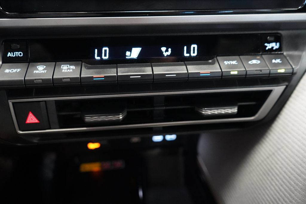 Used 2025 Toyota Camry SE w/ Convenience Package FWD image 39