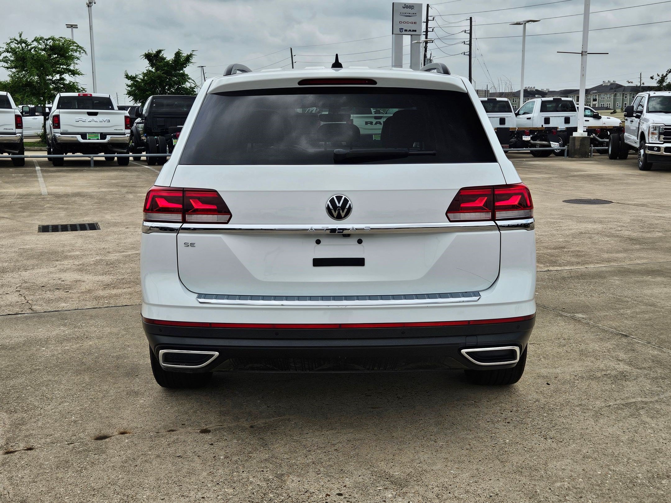 Used 2023 Volkswagen Atlas SE w/ Panoramic Sunroof Package FWD image 6