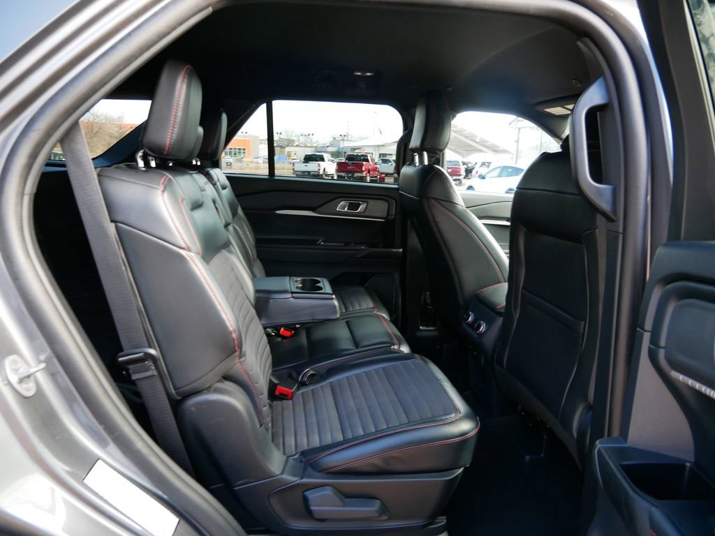 Certified 2025 Ford Explorer ST-Line w/ ST-Line Street Pack AWD/4WD image 9