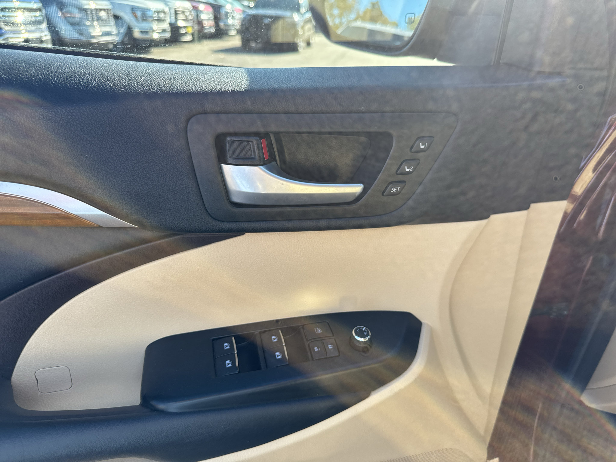 Used 2017 Toyota Highlander Limited FWD image 20