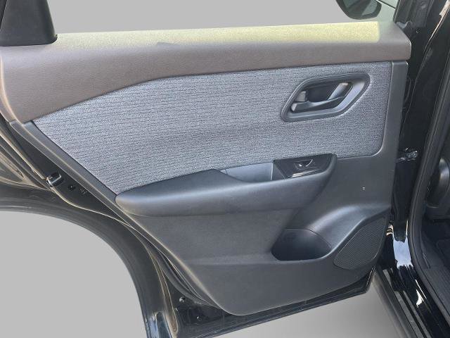 Used 2023 Nissan Rogue S image 20