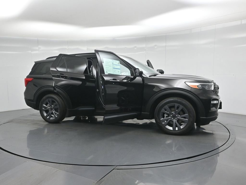 Certified 2022 Ford Explorer XLT w/ Equipment Group 202A image 30