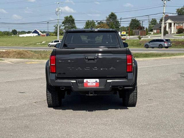 Used 2024 Toyota Tacoma TRD Sport AWD/4WD image 5