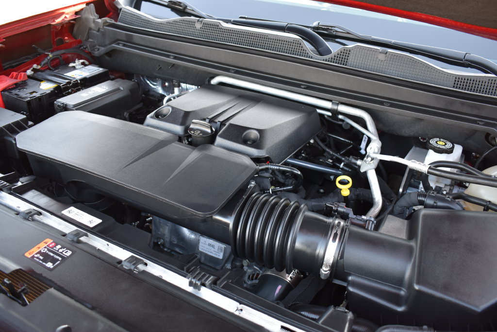 Used 2025 GMC Canyon AT4 w/ Technology Plus Package AWD/4WD image 14