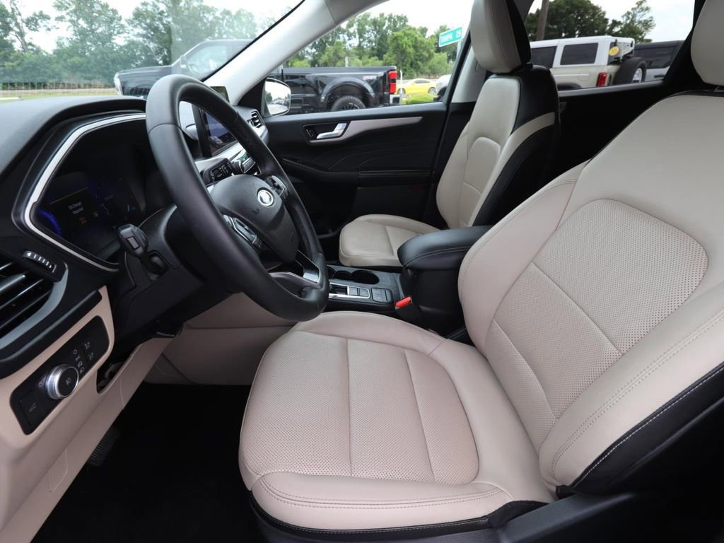 Certified 2022 Ford Escape SEL w/ Technology Package image 8