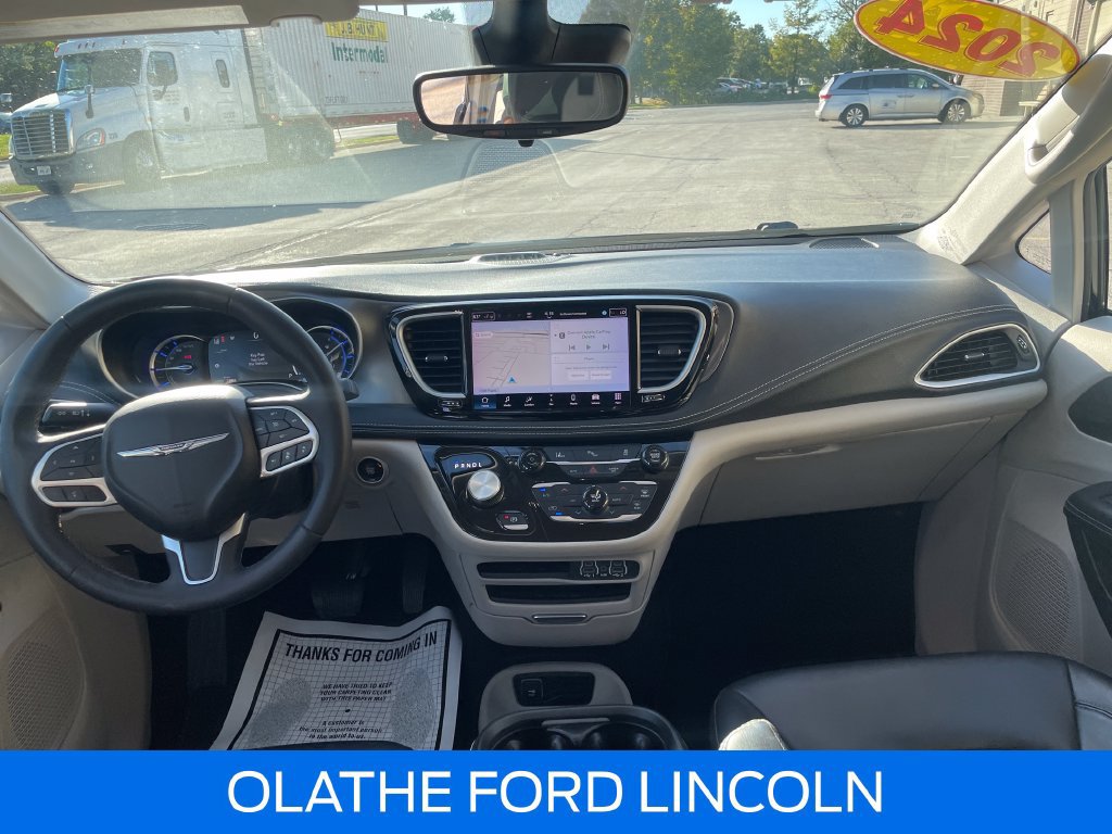 Used 2024 Chrysler Pacifica Limited FWD image 18