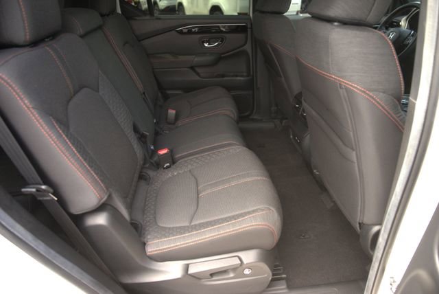 Used 2025 Honda Pilot Sport image 15