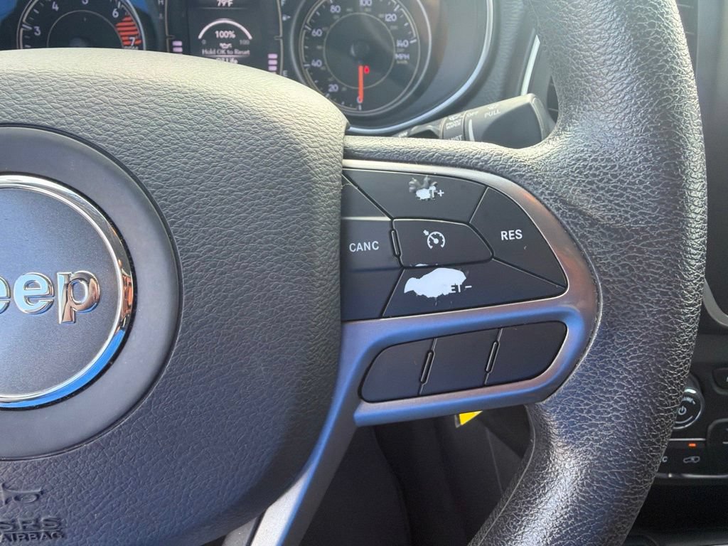 Used 2019 Jeep Cherokee Latitude w/ Popular Appearance Group FWD image 23
