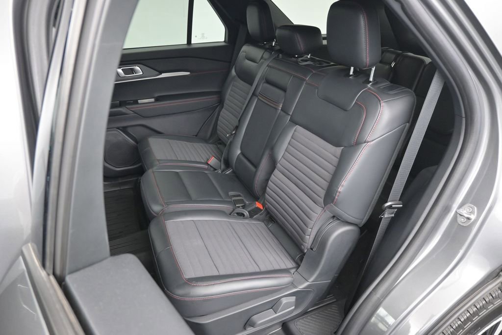 Certified 2025 Ford Explorer ST-Line RWD image 14