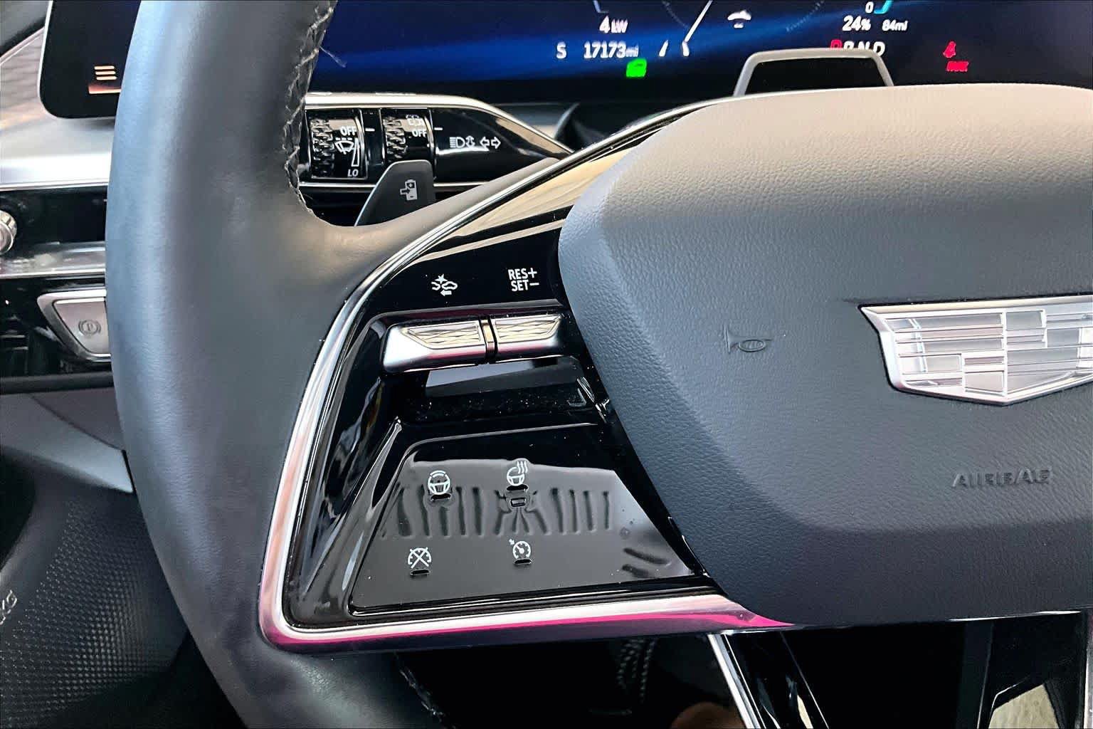 Used 2025 Cadillac Lyriq Luxury RWD image 24